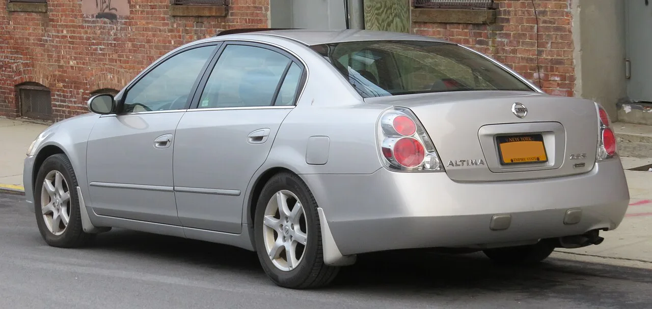Nissan Altima, rear