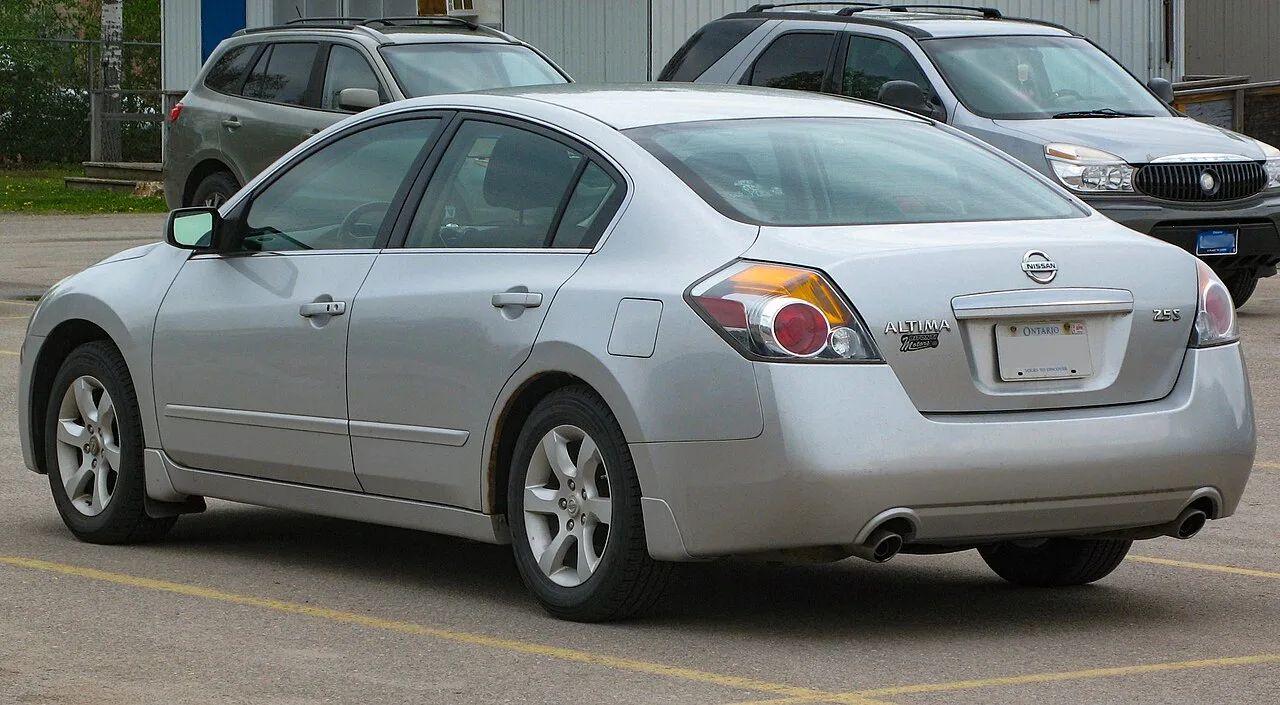 Nissan Altima, rear