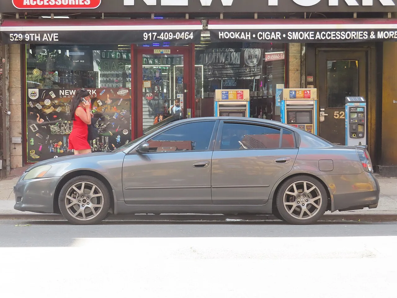 Nissan Altima, side