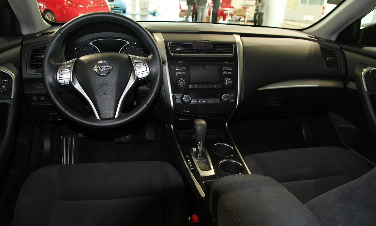 Nissan Altima, interior