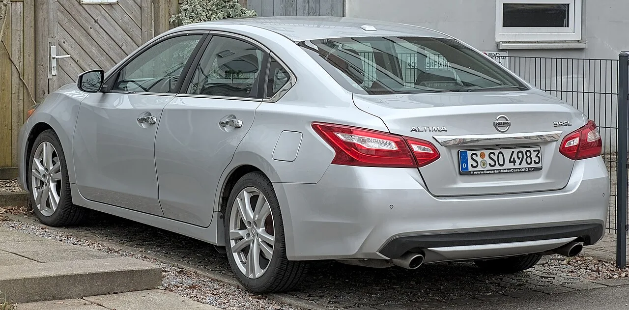 Nissan Altima, rear