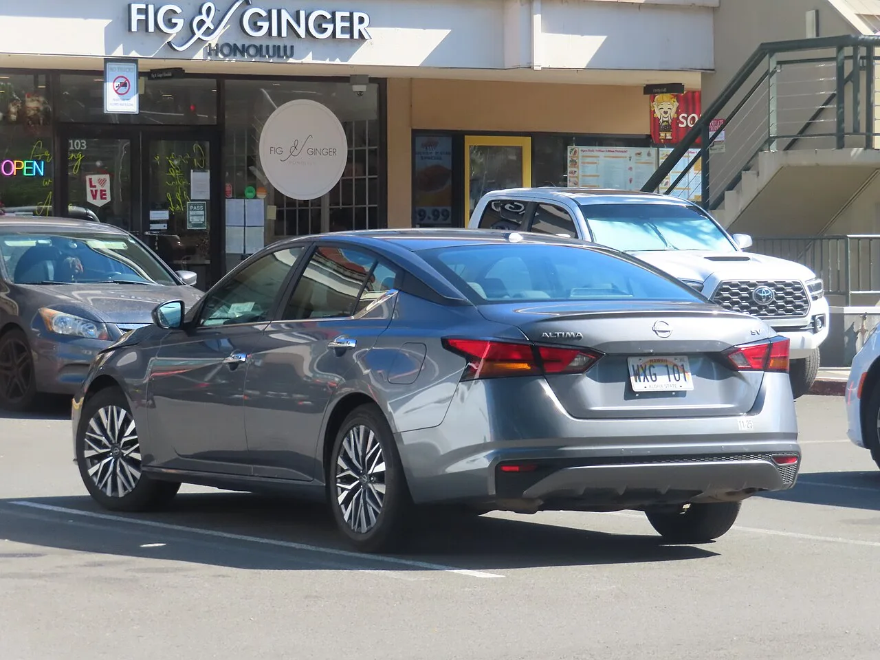 Nissan Altima, rear