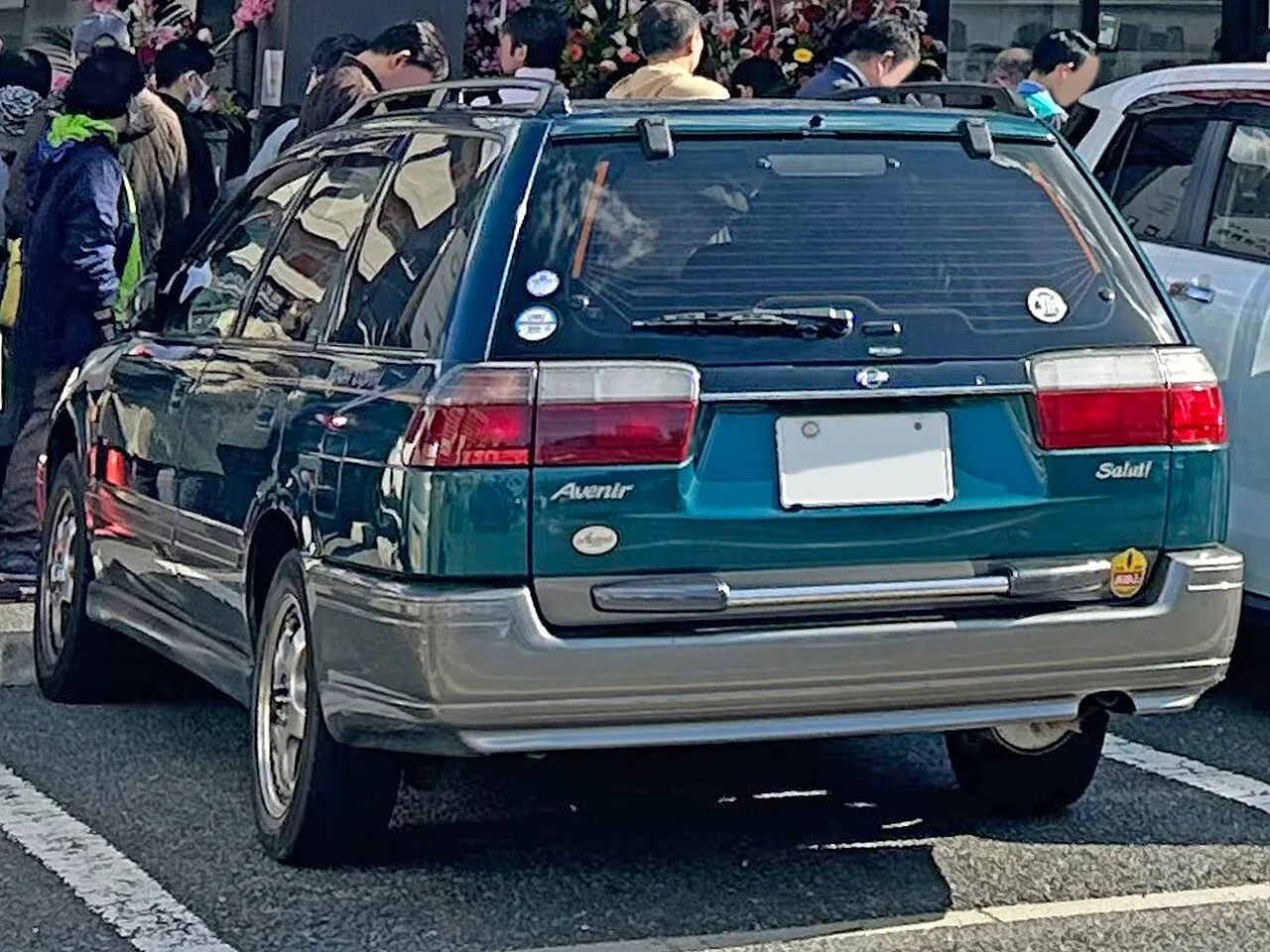 Nissan Avenir, rear