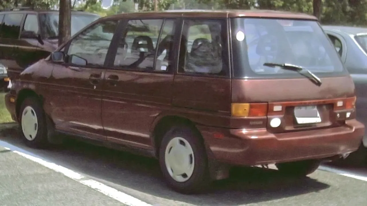 Nissan Axxess, rear