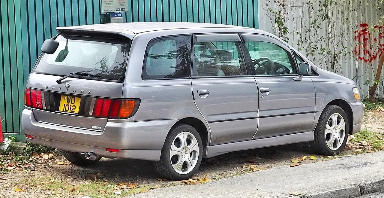 Nissan Bassara JU30, rear