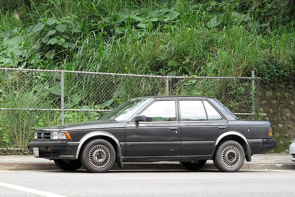 Nissan Bluebird 810 / 160B / 180B / 200B, side