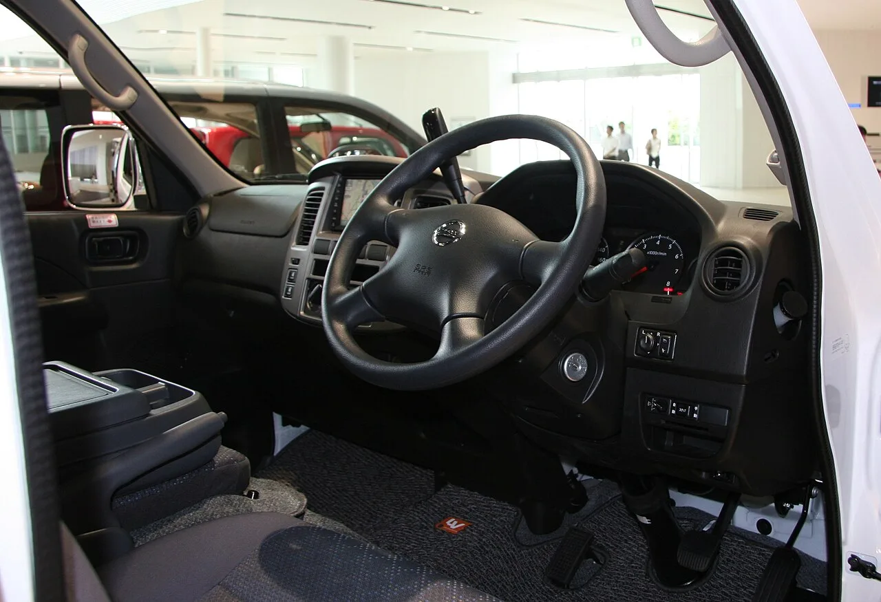 Nissan Caravan / Urvan E25, interior