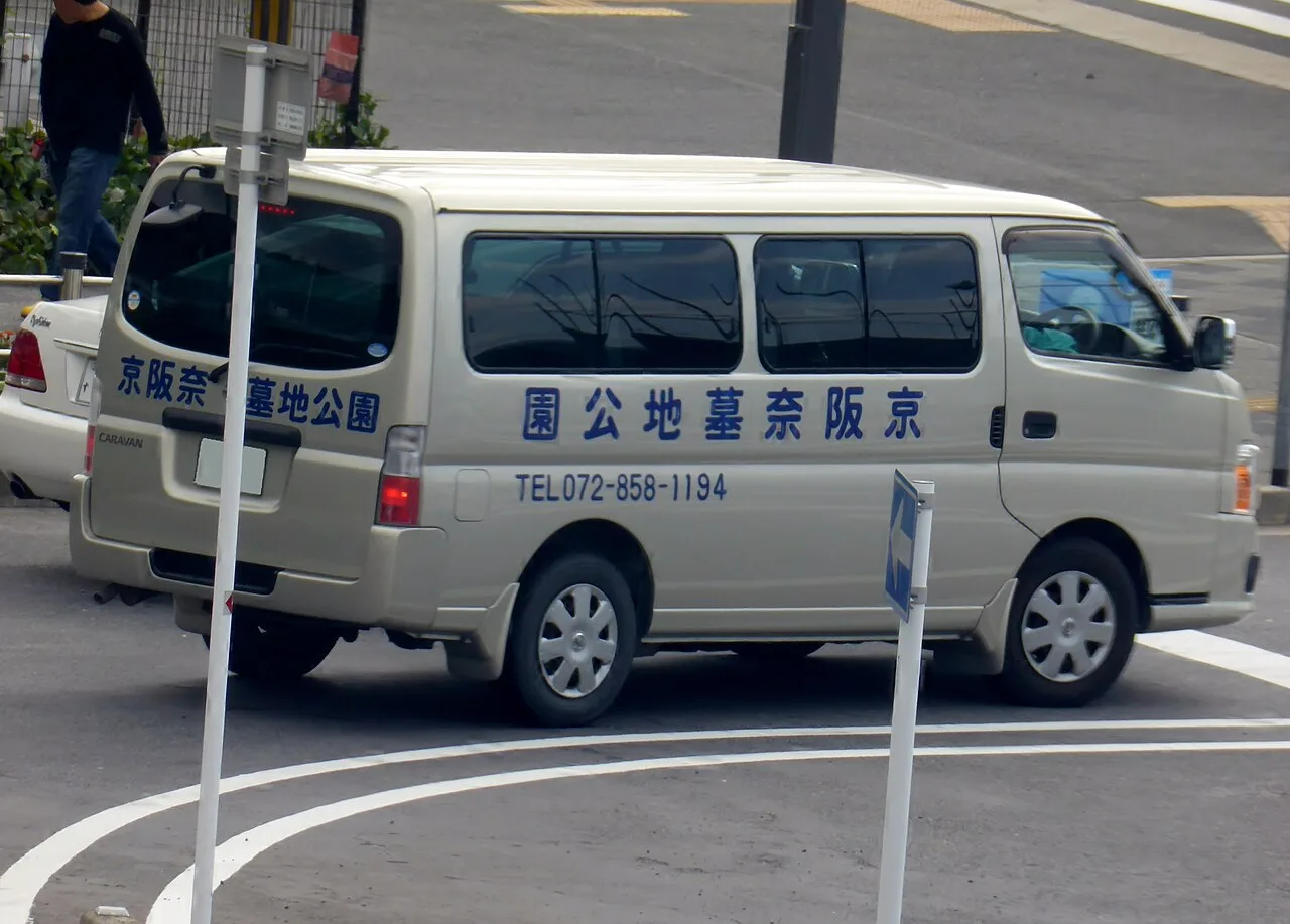 Nissan Caravan / Urvan E25, rear