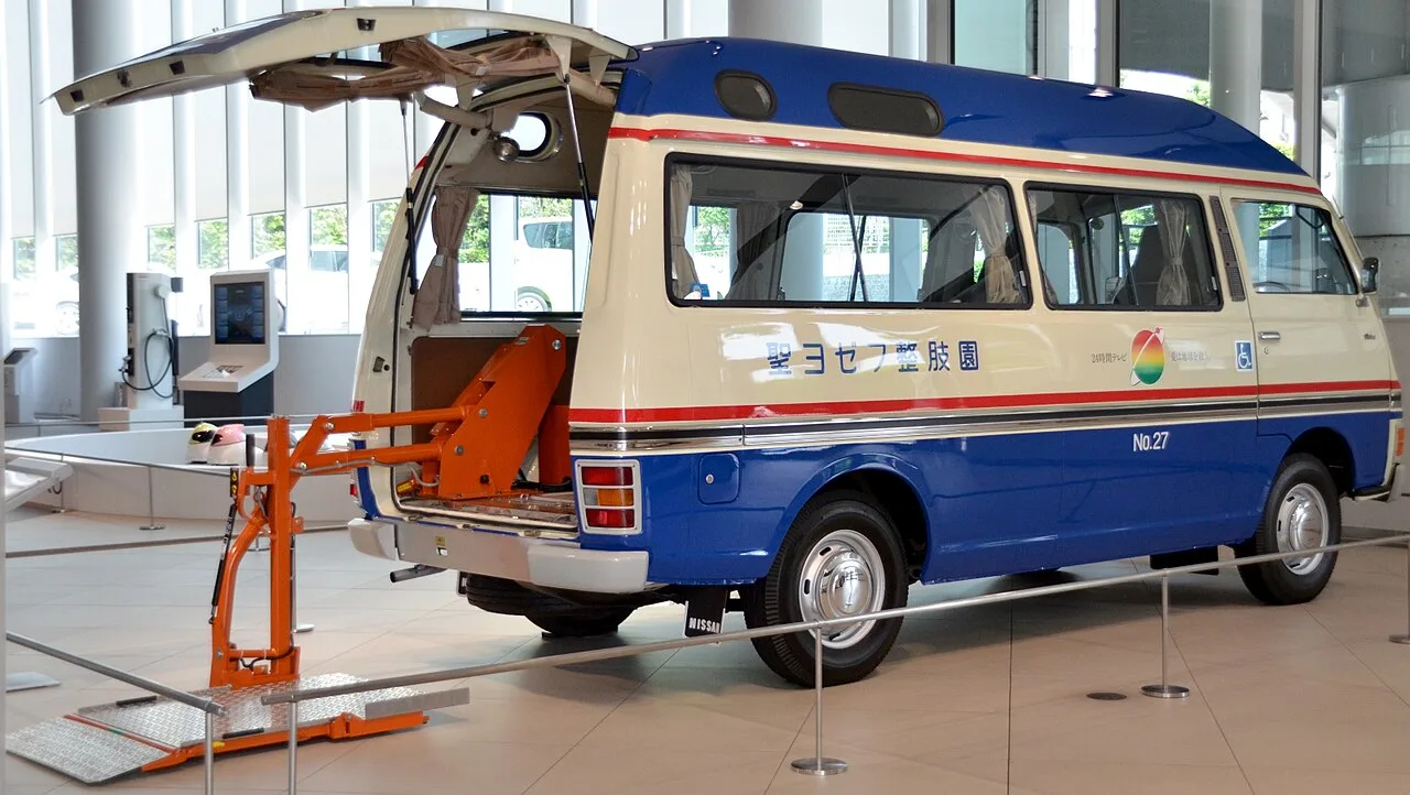 Nissan Caravan / Urvan E20–E22, rear
