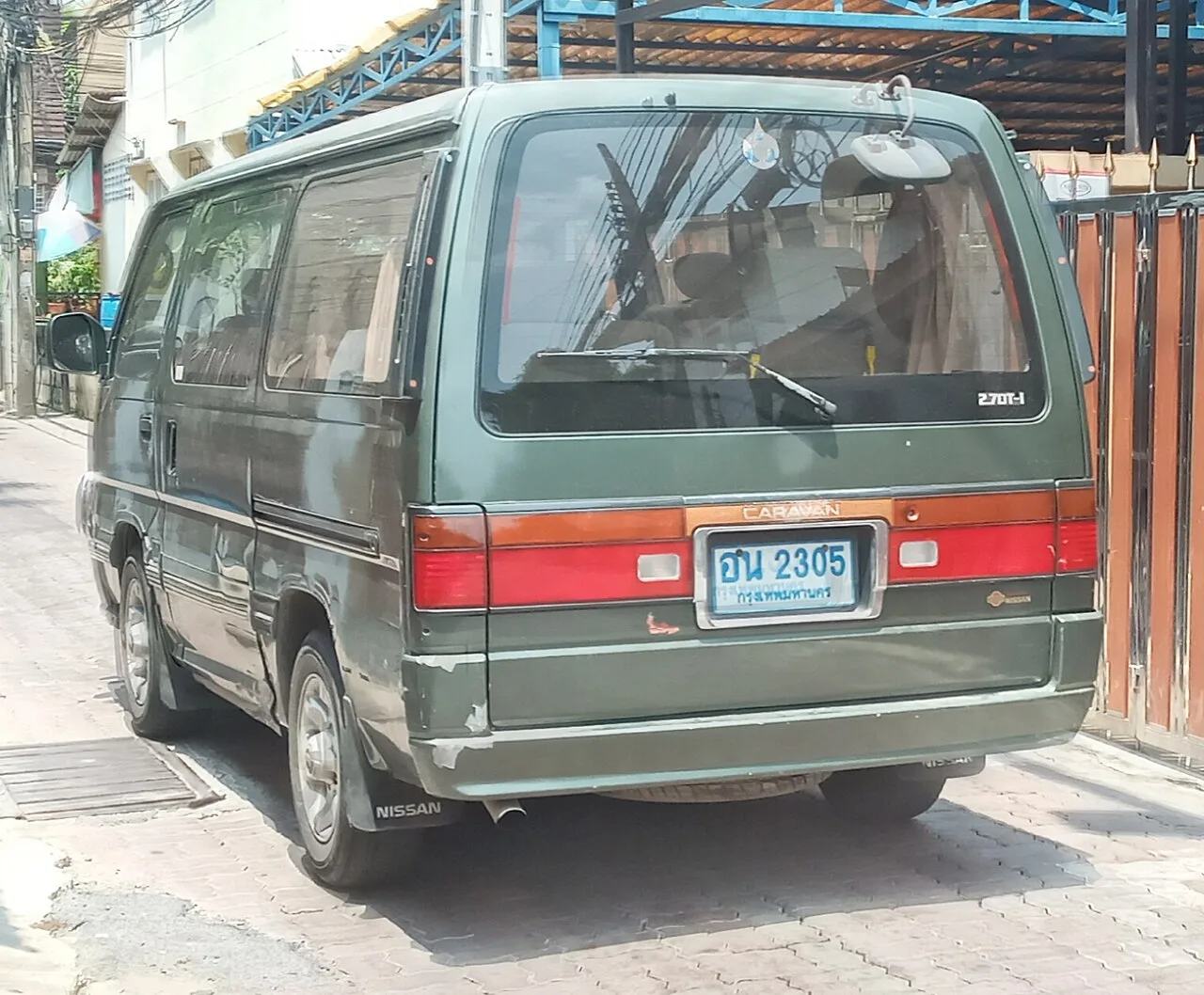Nissan Caravan / Urvan E24, rear
