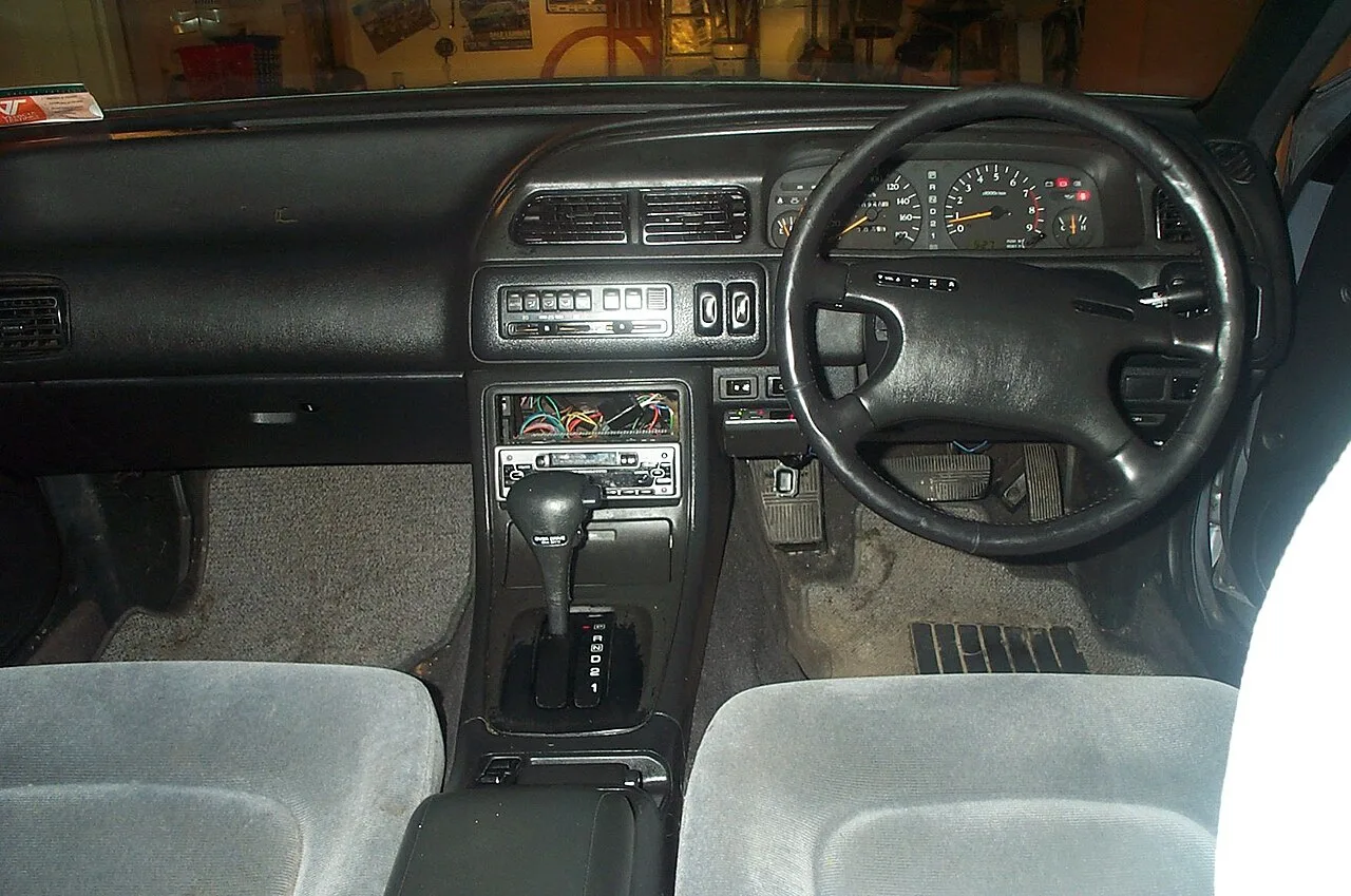 Nissan Cefiro, interior