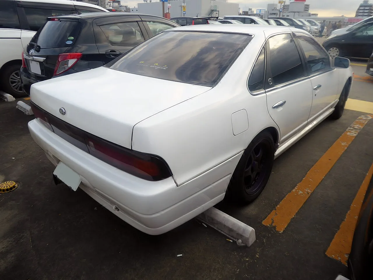 Nissan Cefiro, rear
