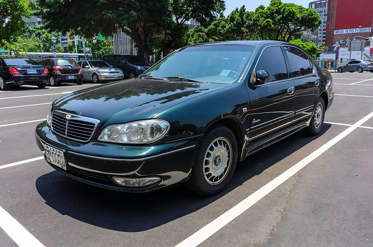 Nissan Cefiro, side