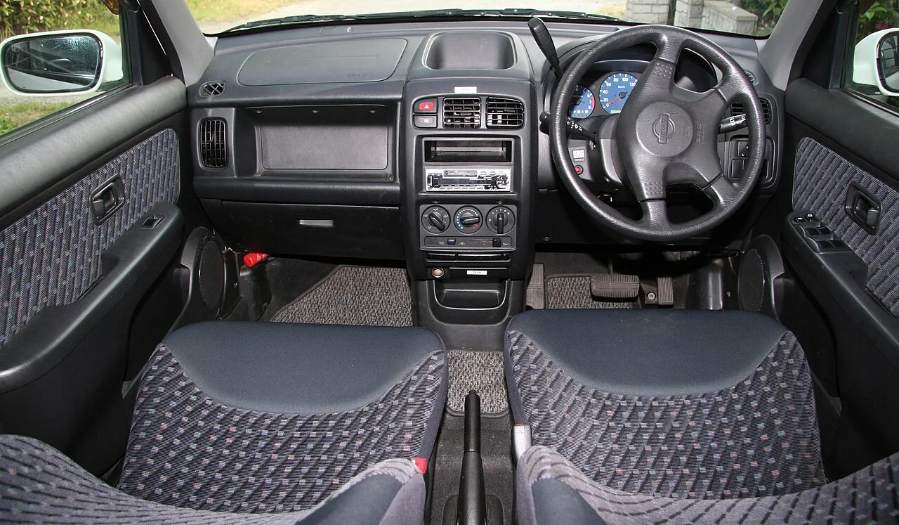Nissan Cube Z10, interior