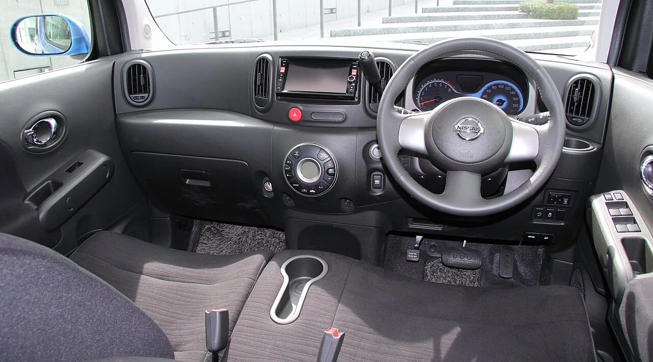 Nissan Cube Z11 / Cube³, interior