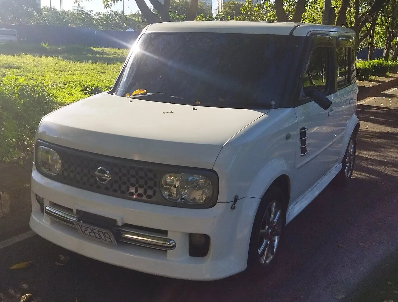 Nissan Cube Z11 / Cube³, side