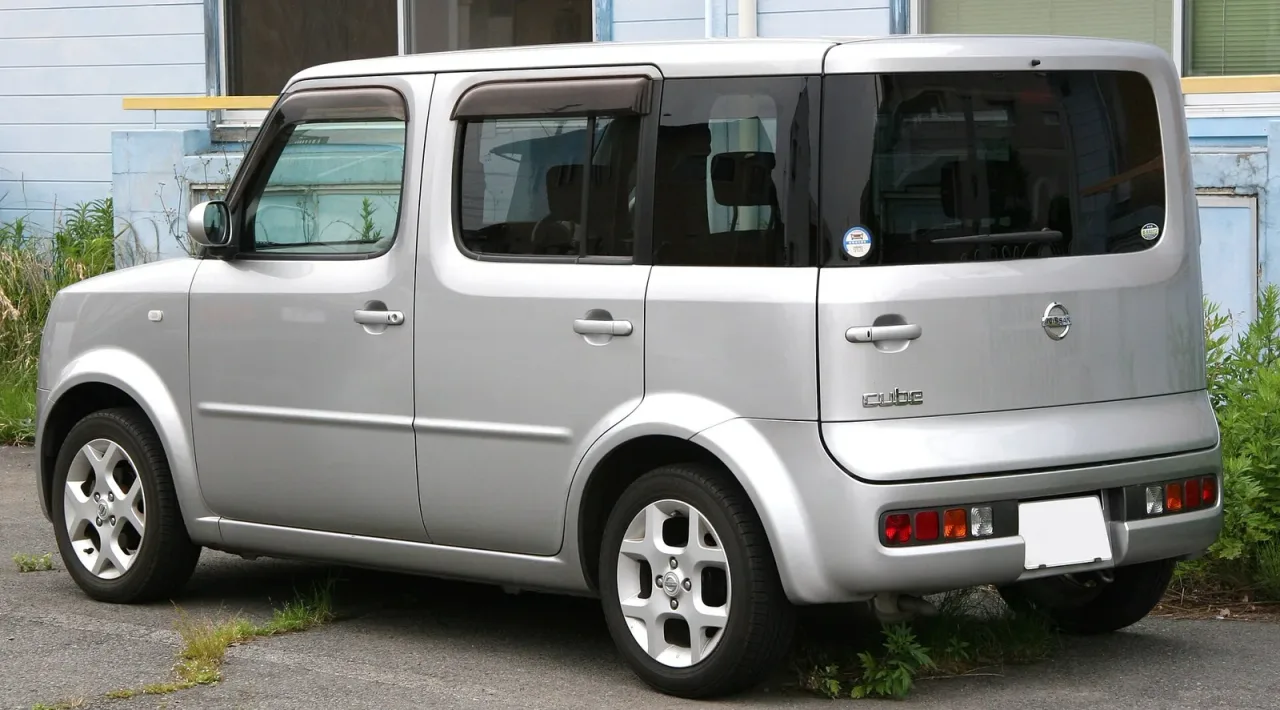 Nissan Cube, rear