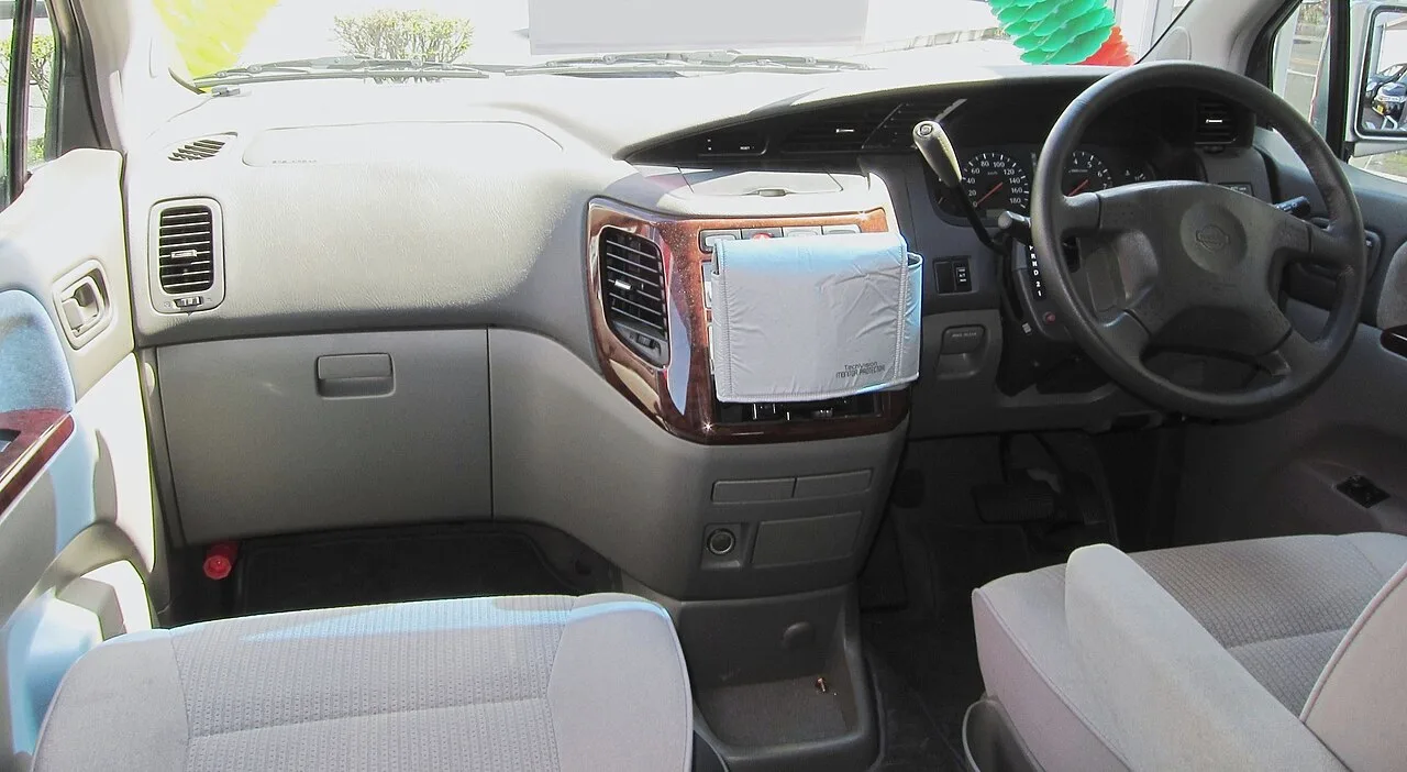 Nissan Elgrand, interior