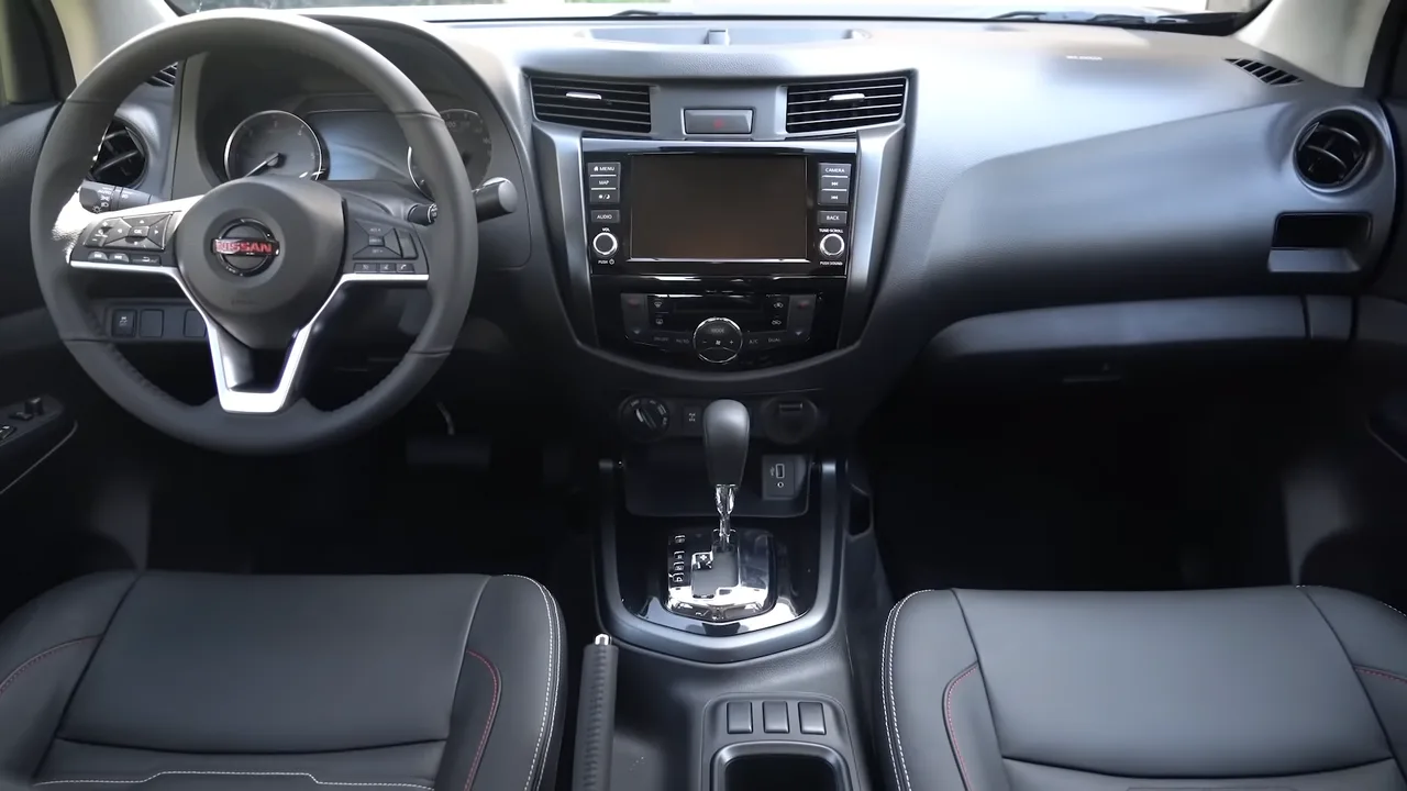 Nissan Frontier, interior