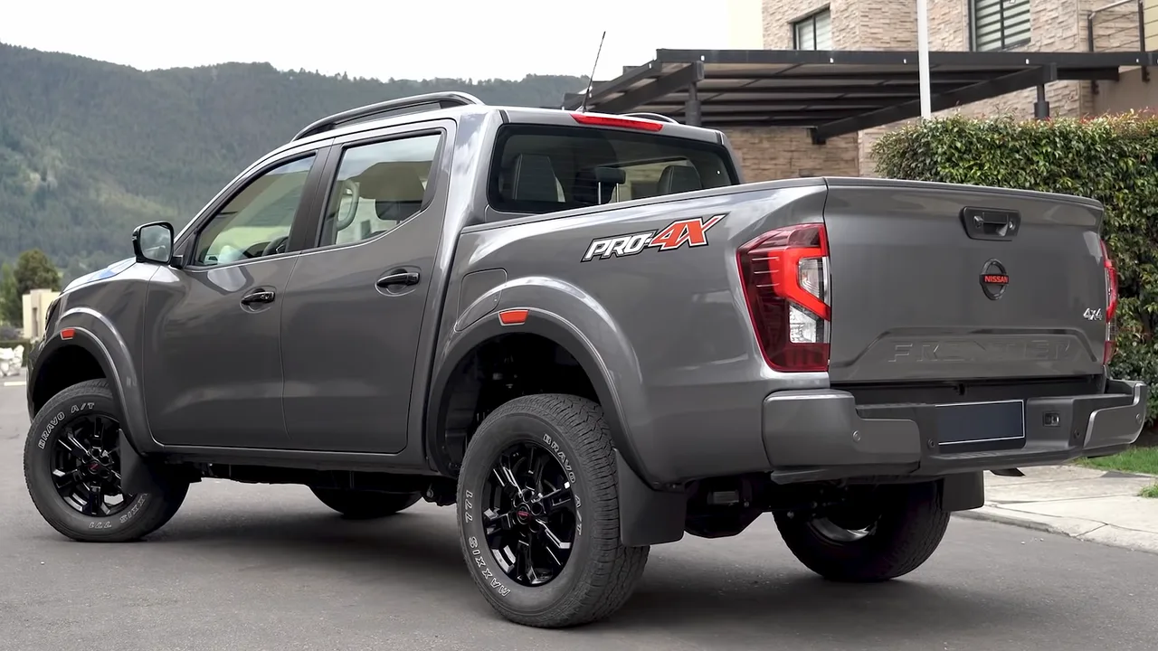 Nissan Frontier, rear