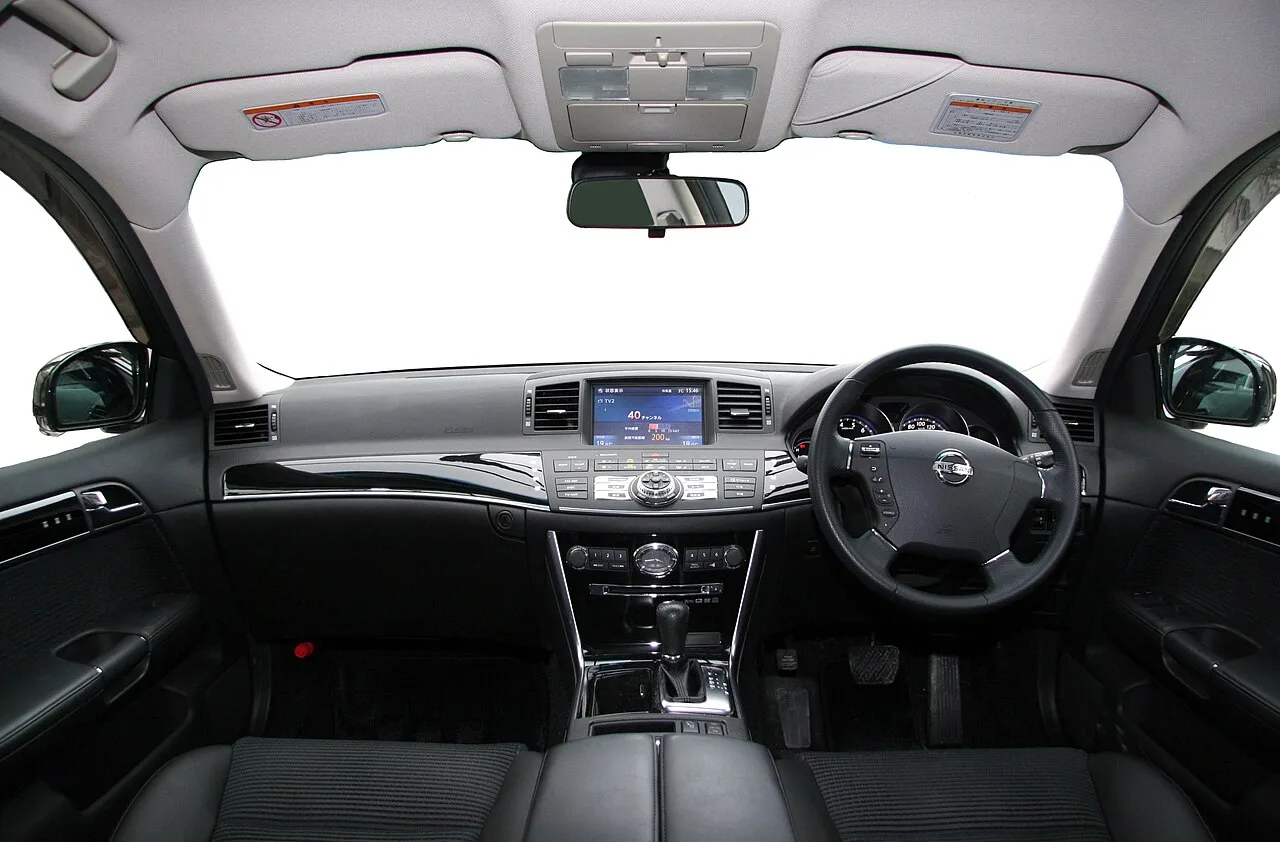 Nissan Fuga, interior