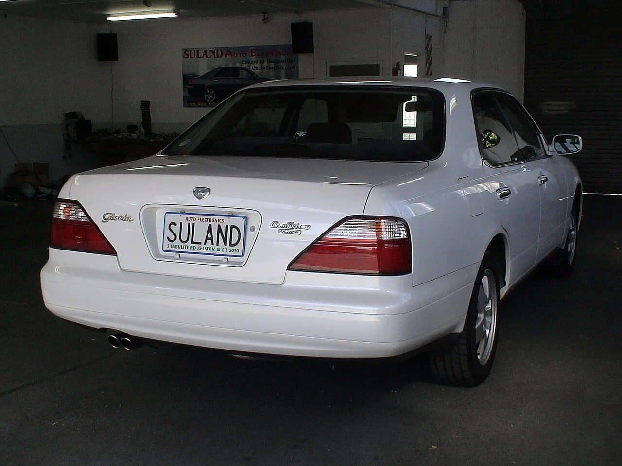 Nissan Gloria BLSI, rear