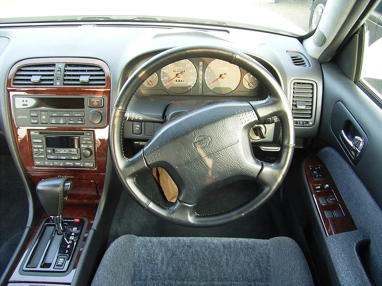 Nissan Gloria S40, interior