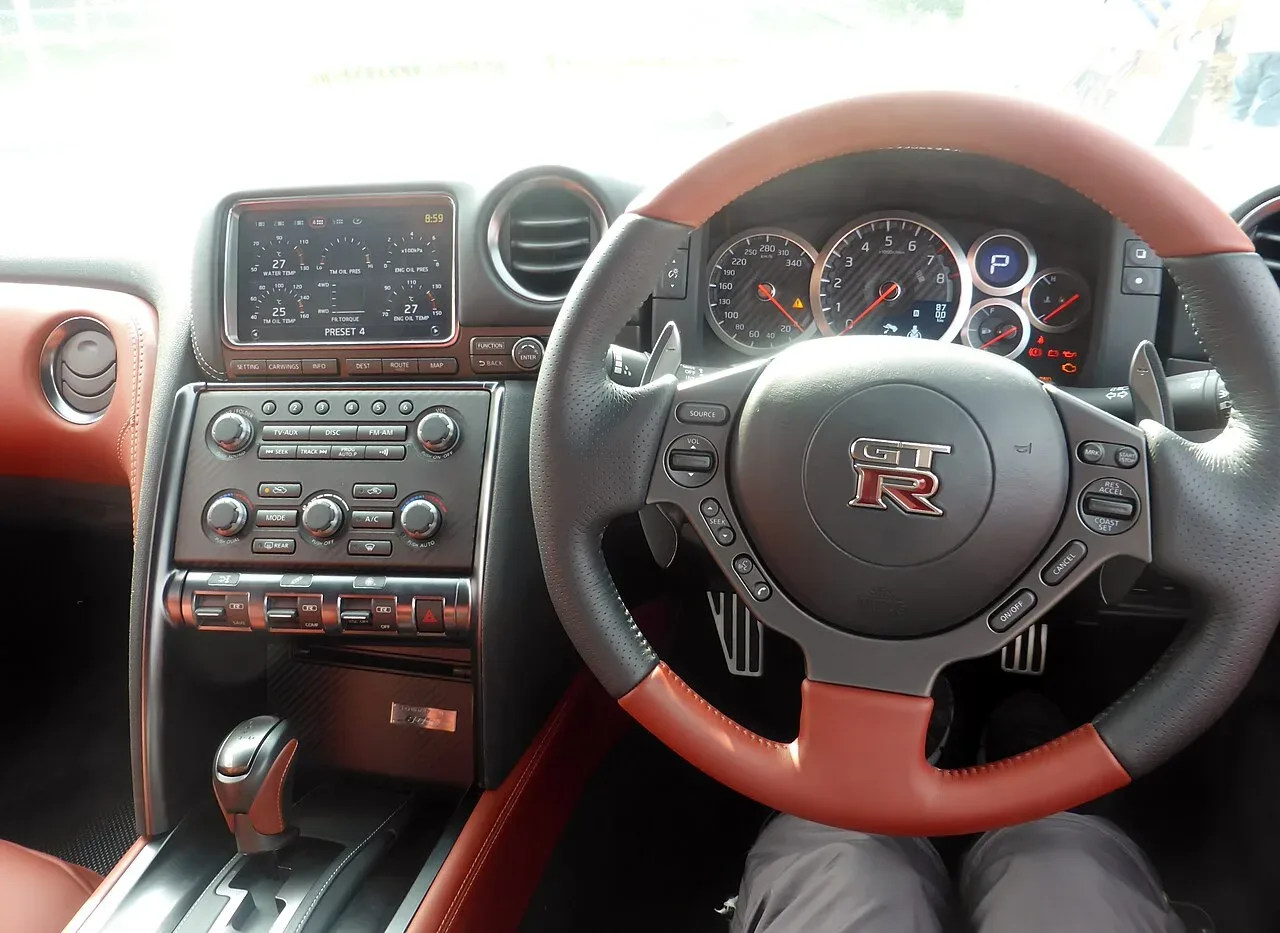 Nissan GT-R, interior