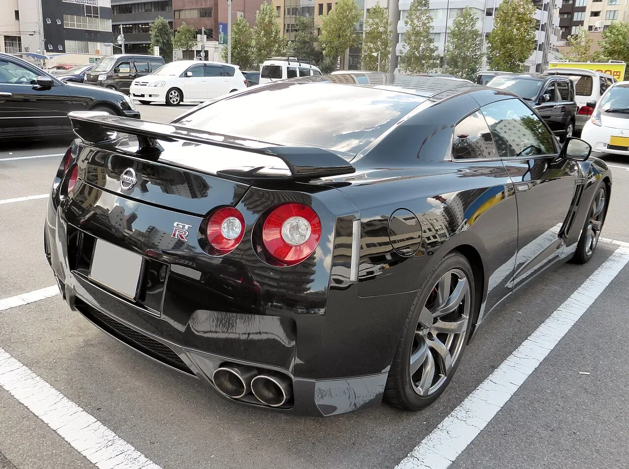 Nissan GT-R, rear