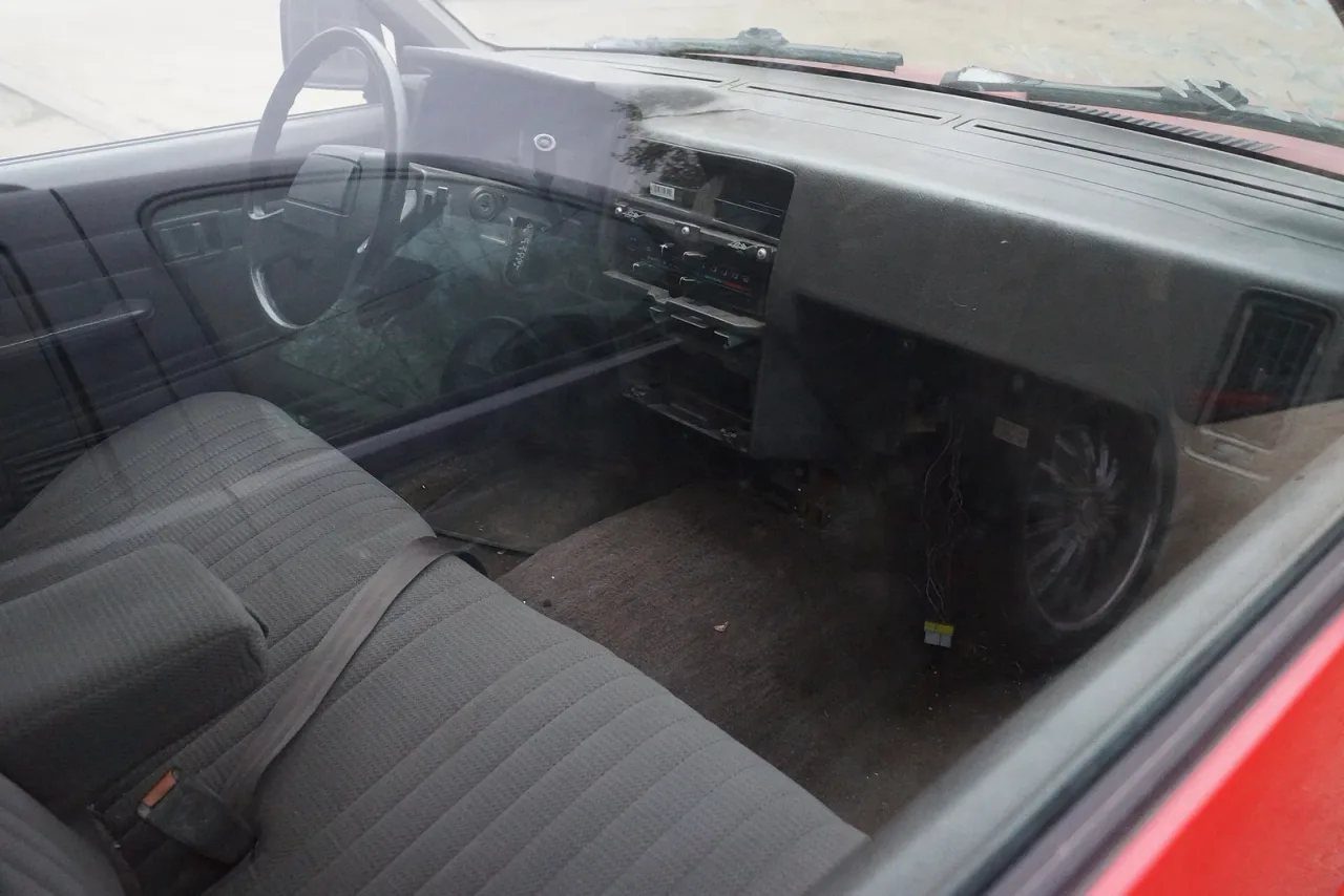 Nissan Hardbody, interior