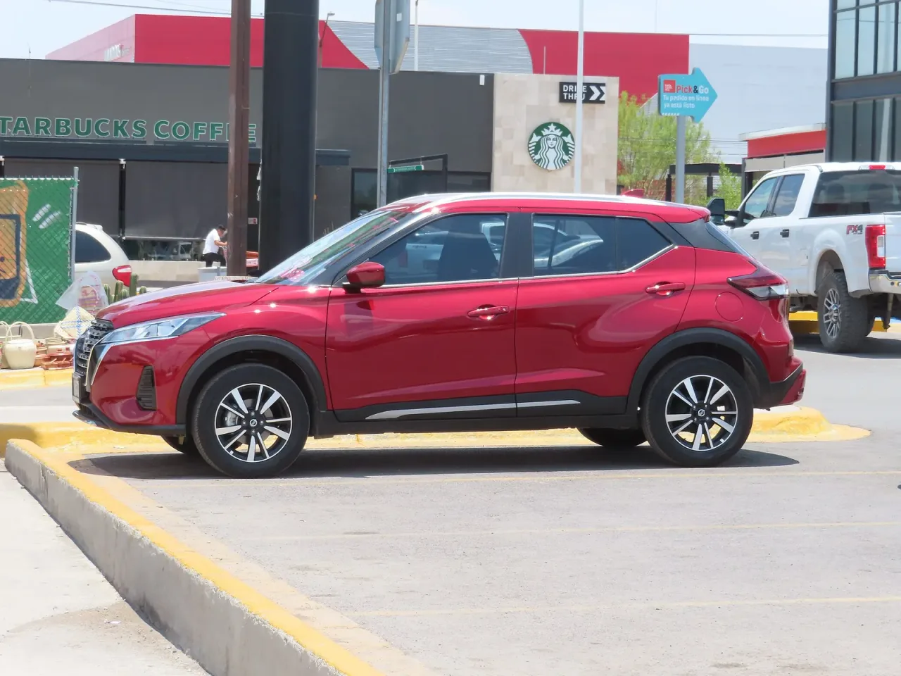 Nissan Kicks, side