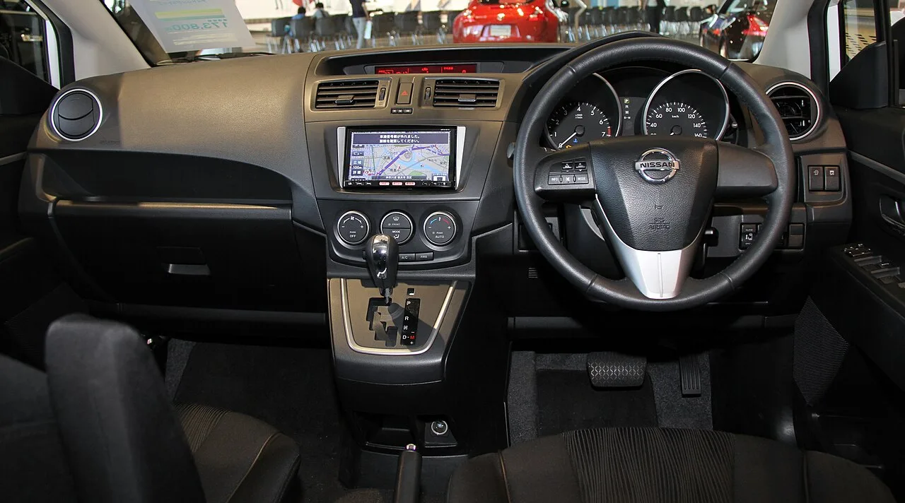 Nissan Lafesta Highway Star, interior