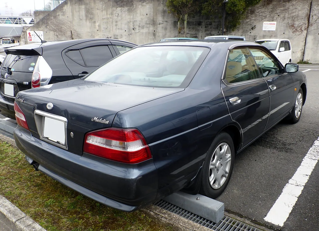 Nissan Laurel, rear