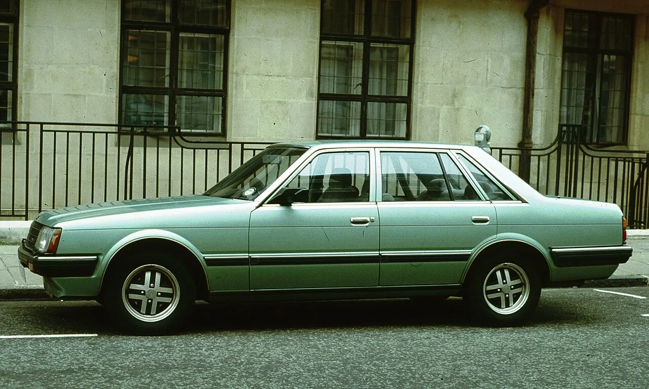 Nissan Laurel C130, side