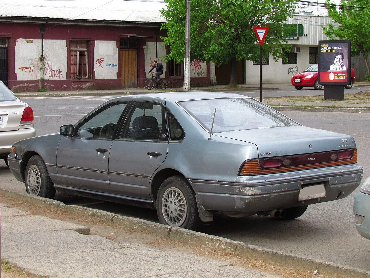 Nissan Laurel, rear