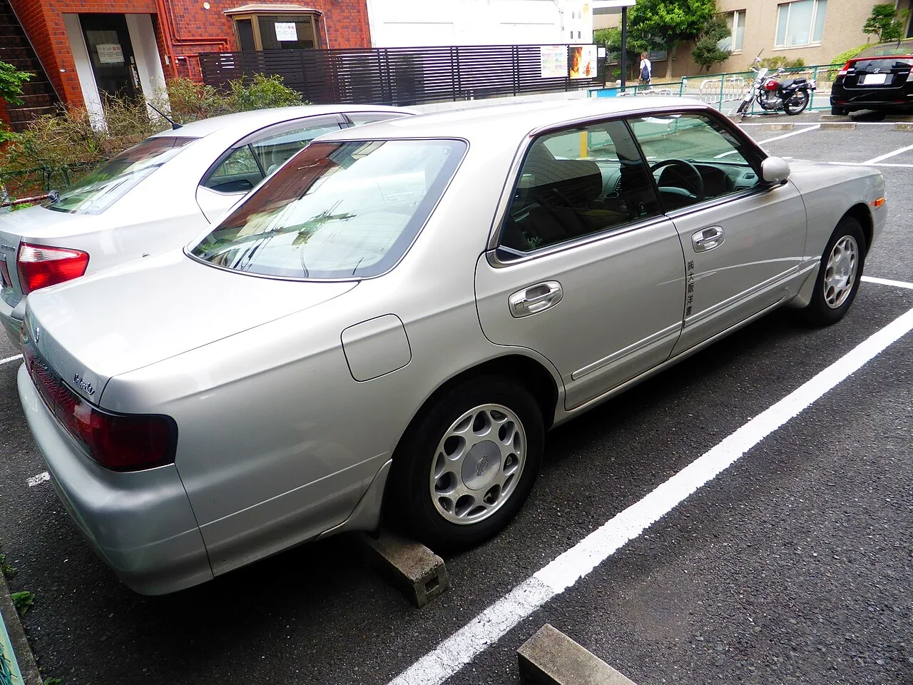 Nissan Laurel, rear