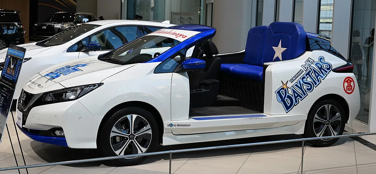 Nissan Leaf, side
