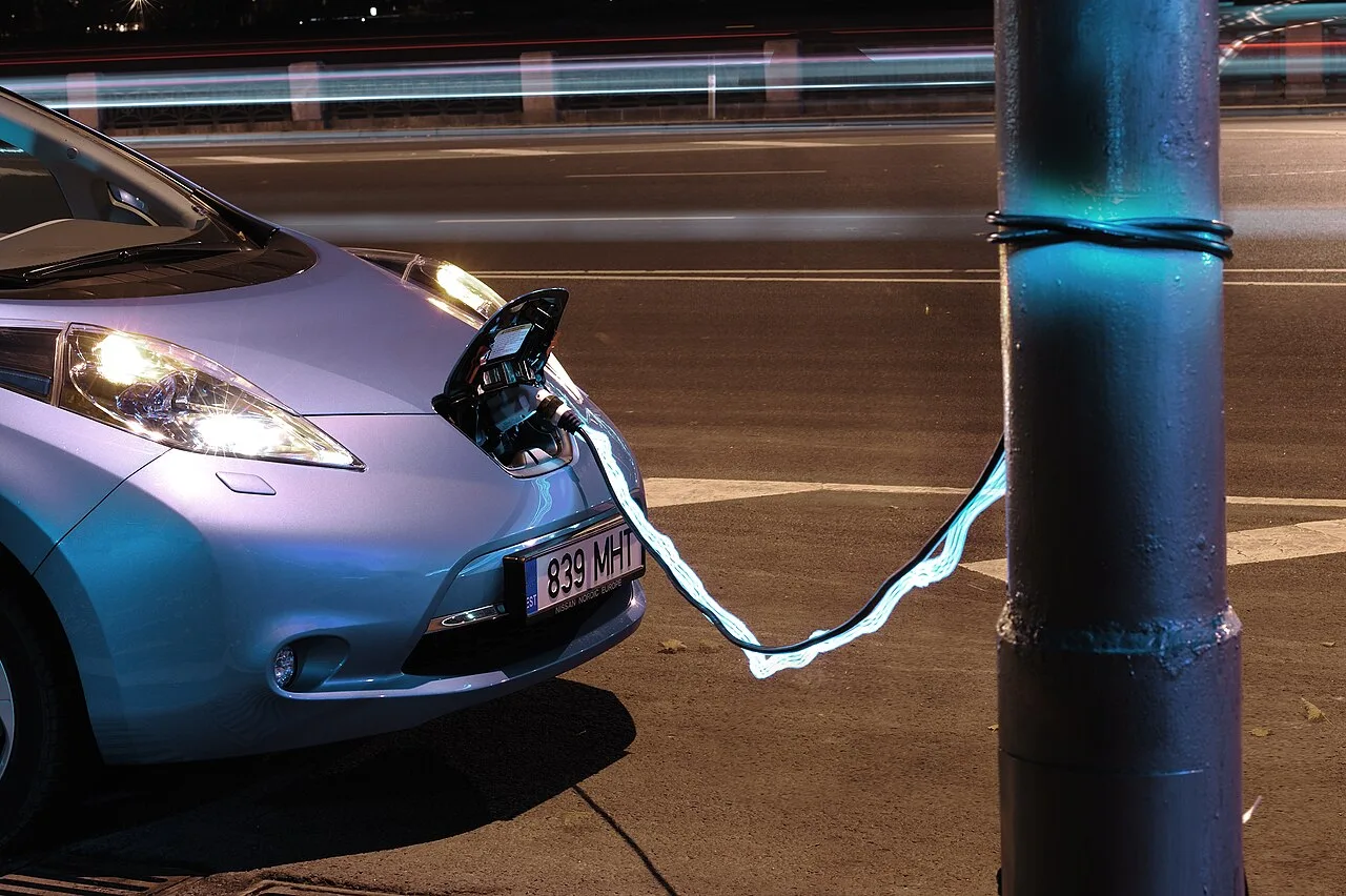 Nissan Leaf, side