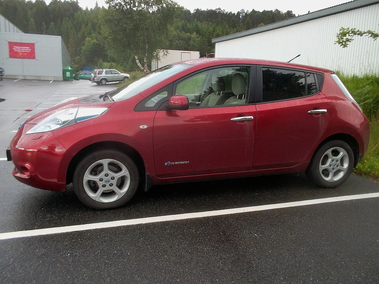 Nissan Leaf, side
