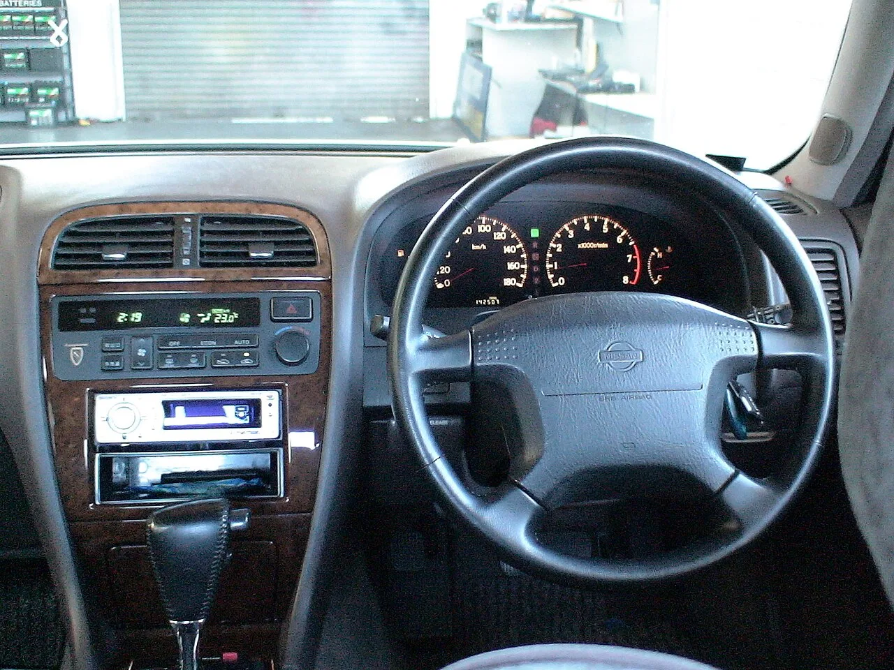 Nissan Leopard, interior