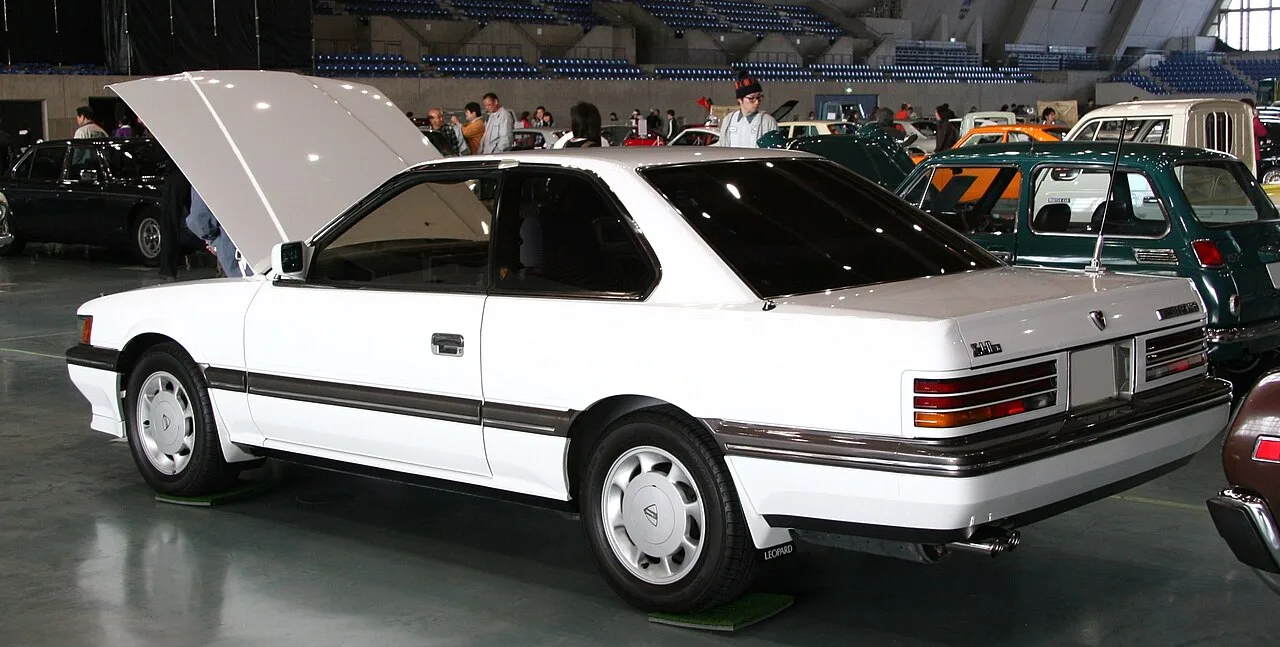 Nissan Leopard, rear
