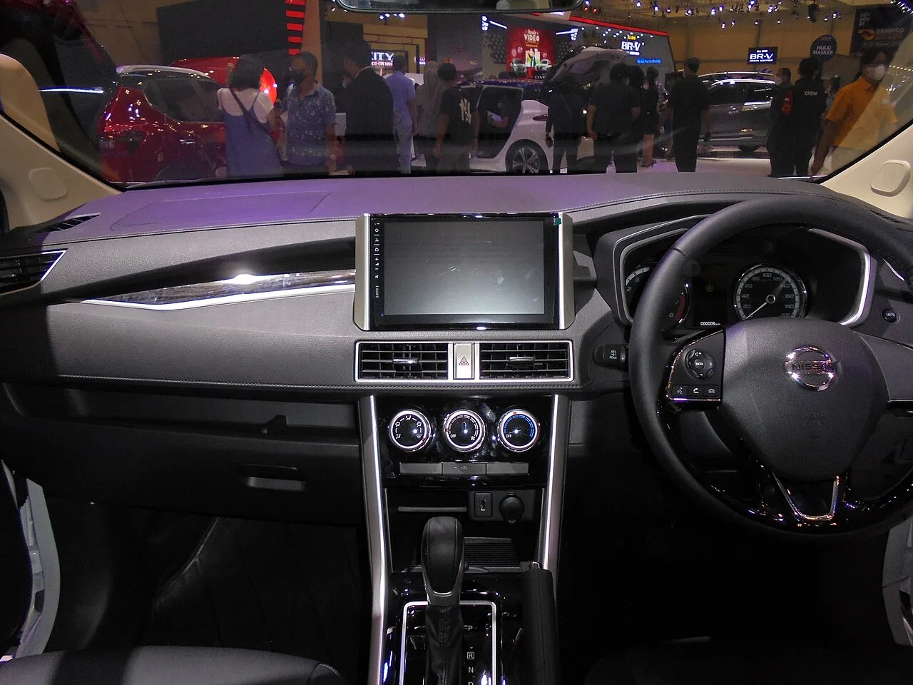 Nissan Livina ND1W, interior