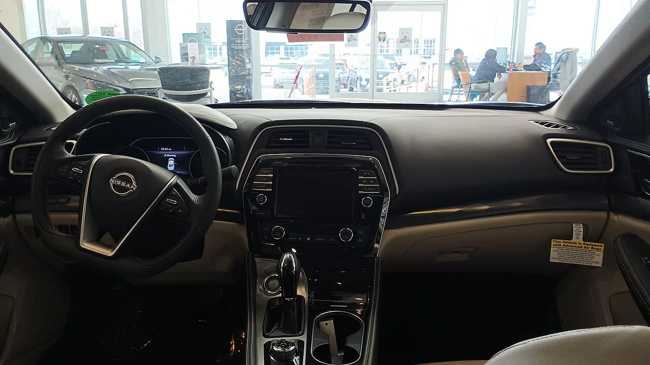 Nissan Maxima, interior