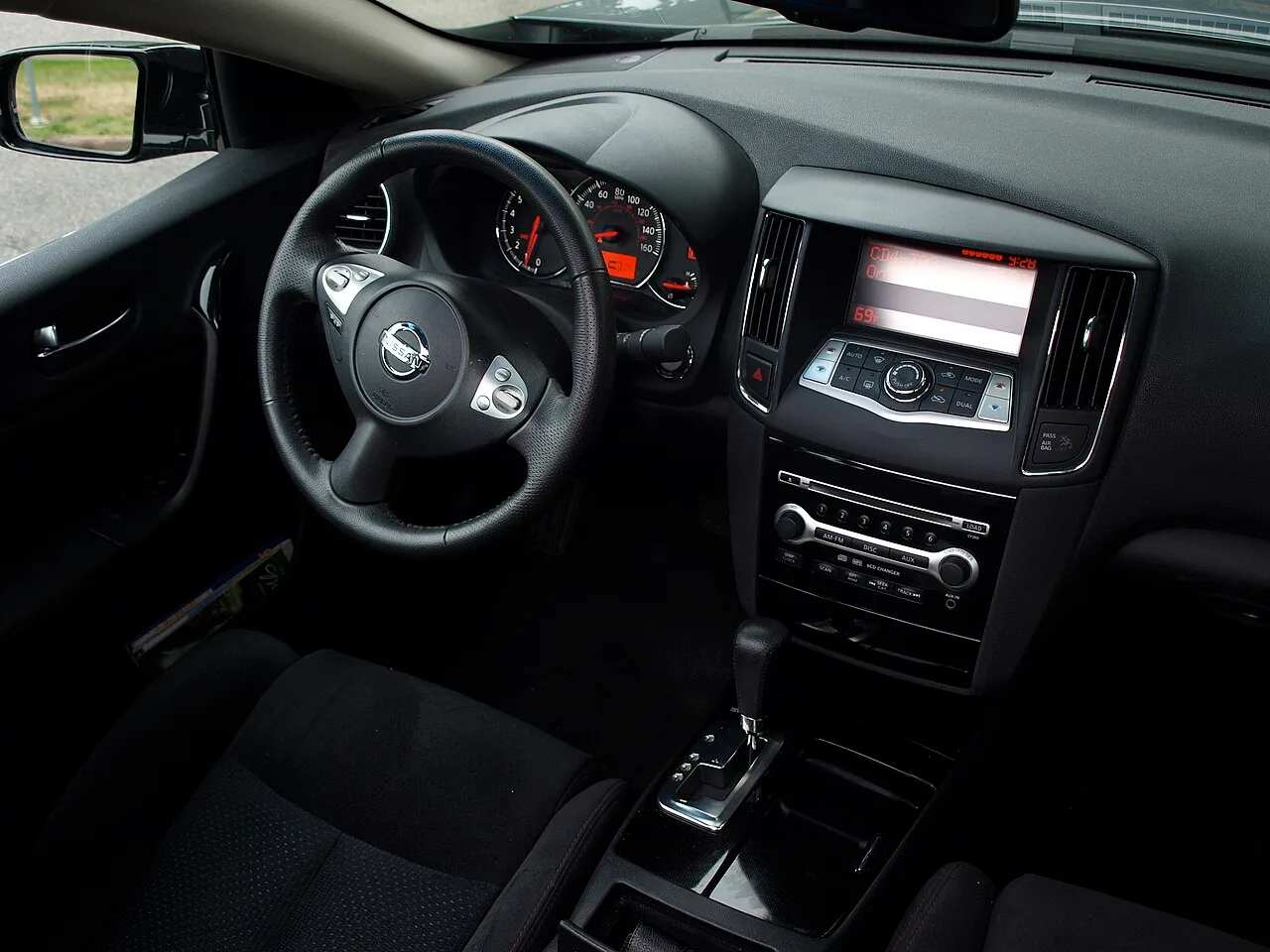 Nissan Maxima, interior