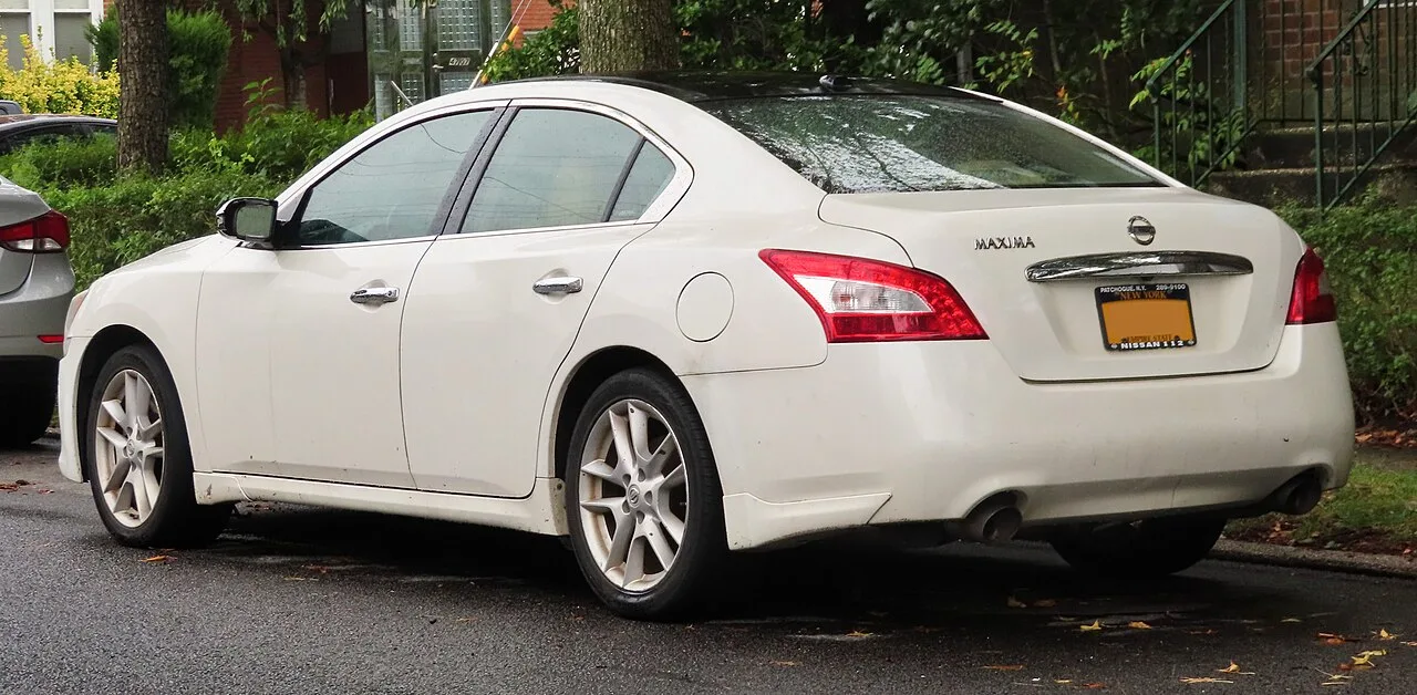 Nissan Maxima, rear