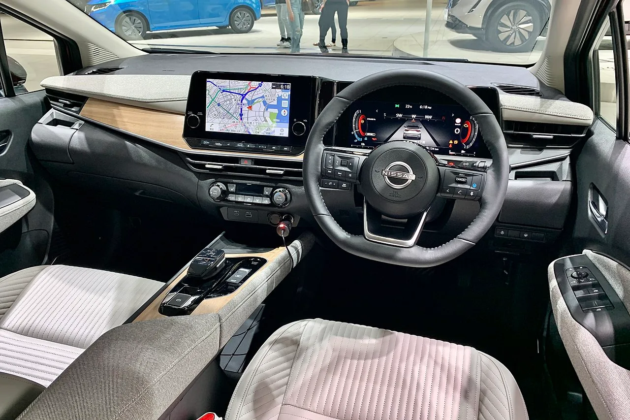 Nissan Note E13, interior