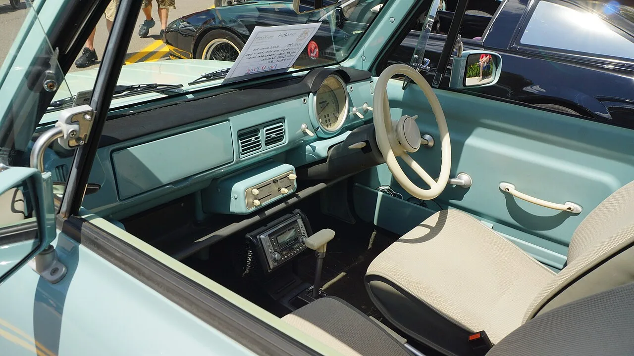 Nissan Pao, interior