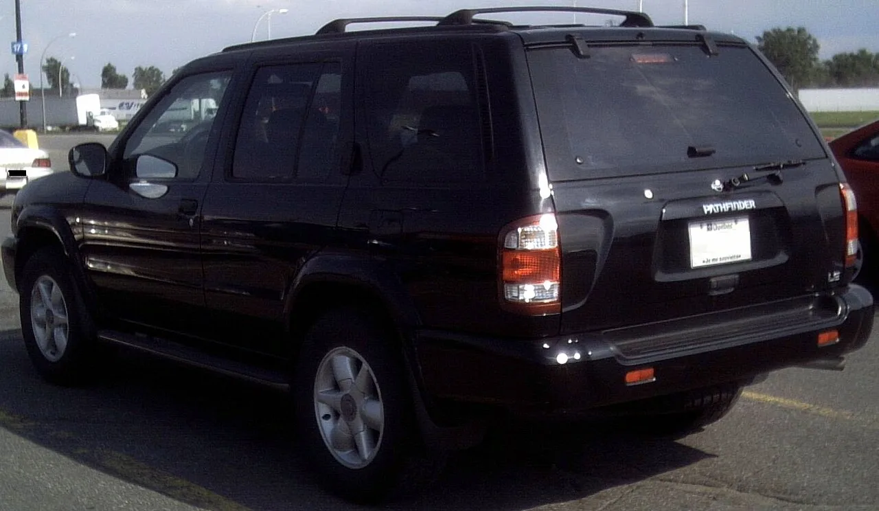 Nissan Pathfinder, rear