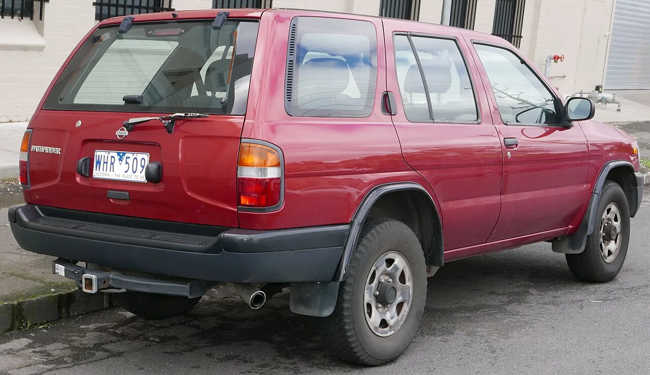 Nissan Pathfinder, rear