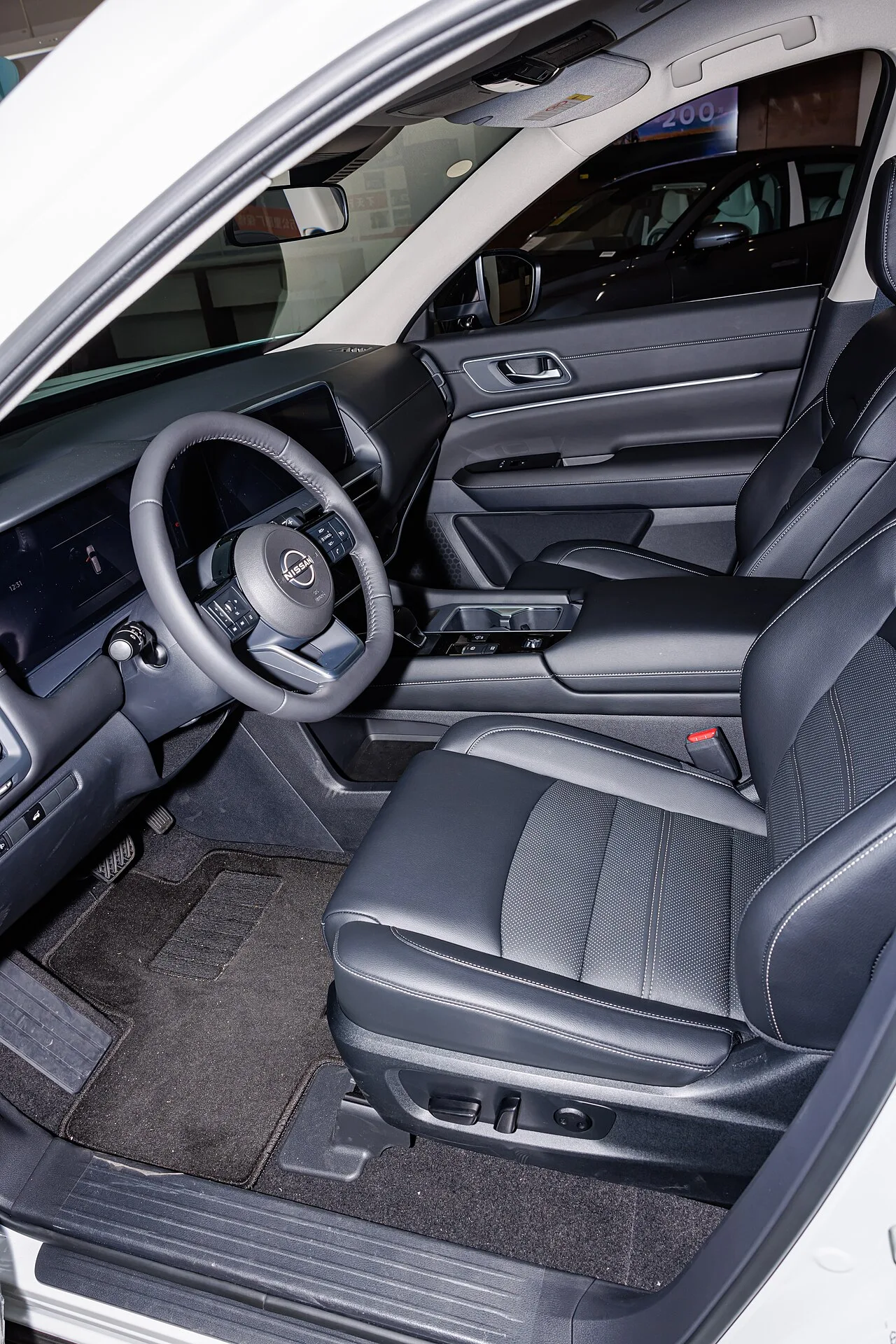 Nissan Pathfinder, interior